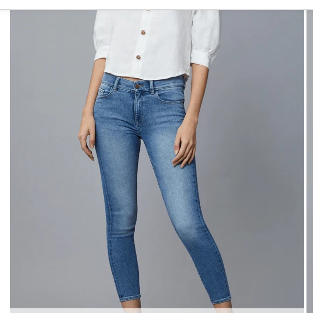 NWT DL1961 Women's Blue Jeans size 28 mid rise